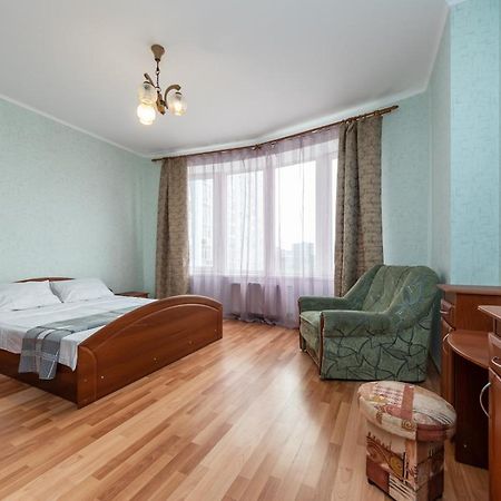 Комфортная Квартира На Метро Осокорки Apartment Kiev Ngoại thất bức ảnh